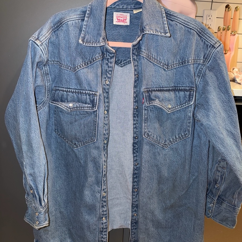 Women’s Levi’s Long Jean Jacket / Shacket